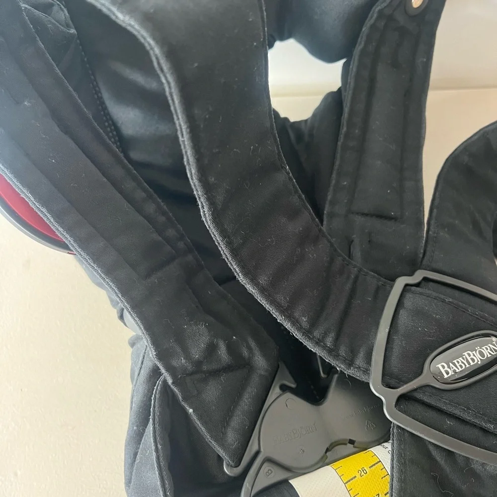 BabyBjorn Mini in black